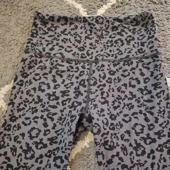 Athleta | Elation Leopard Ultra High Rise Leggings XS - Picture 4 of 10